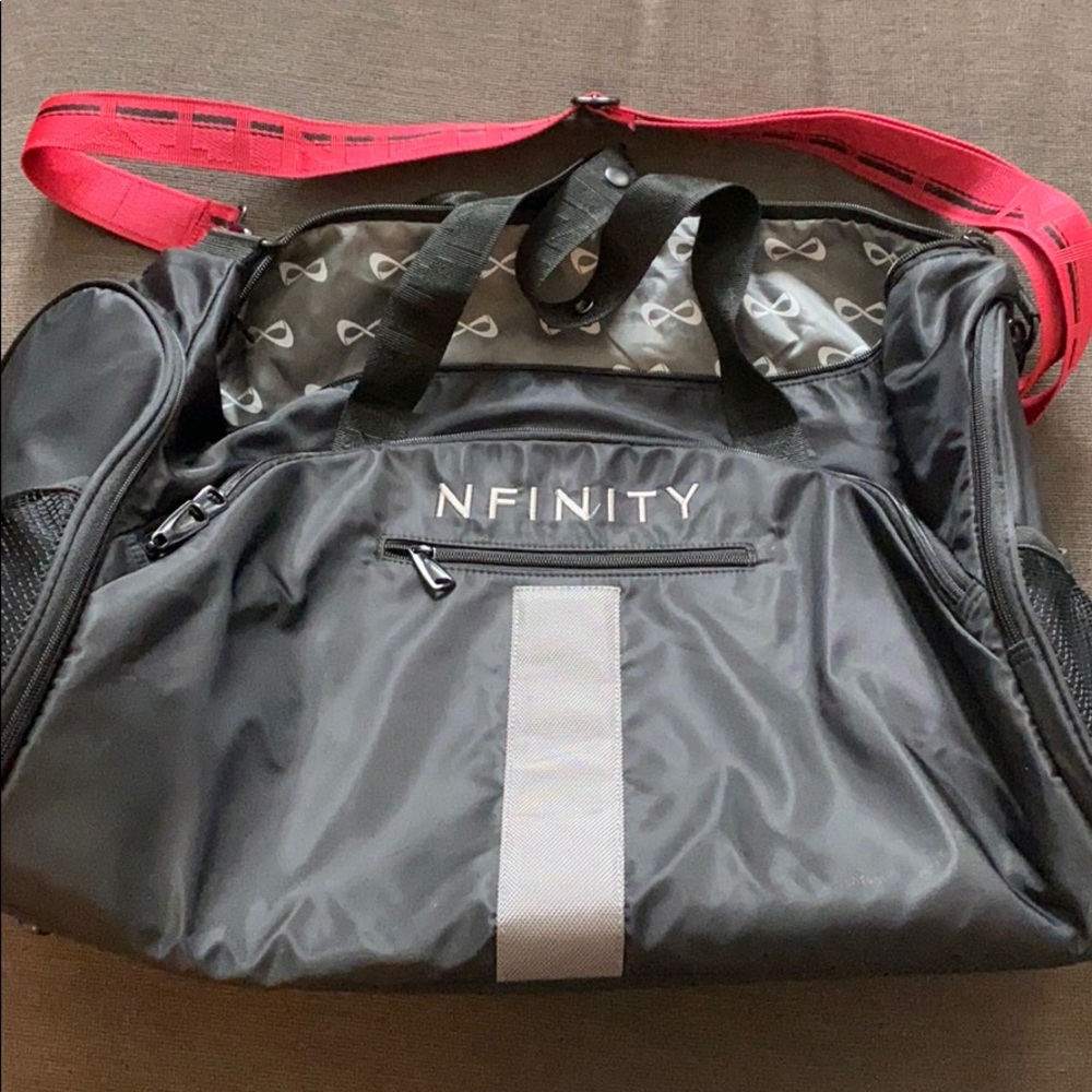Nfinity duffle bag with strap